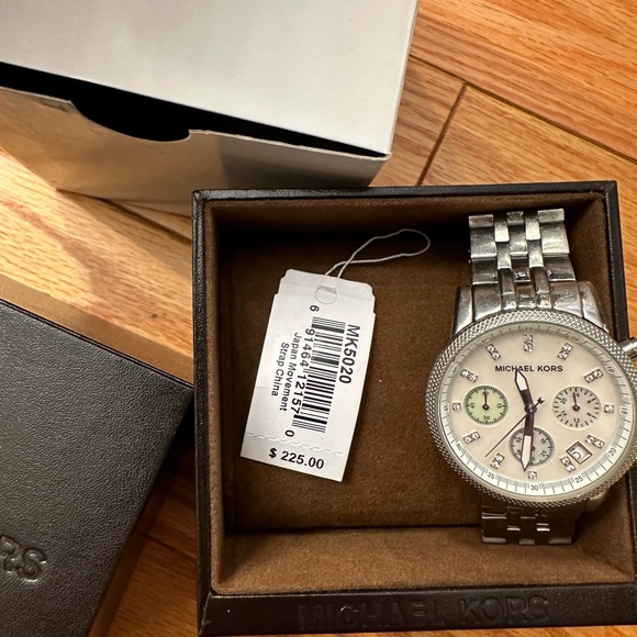 Michael Kors watch - Picture 4 of 7